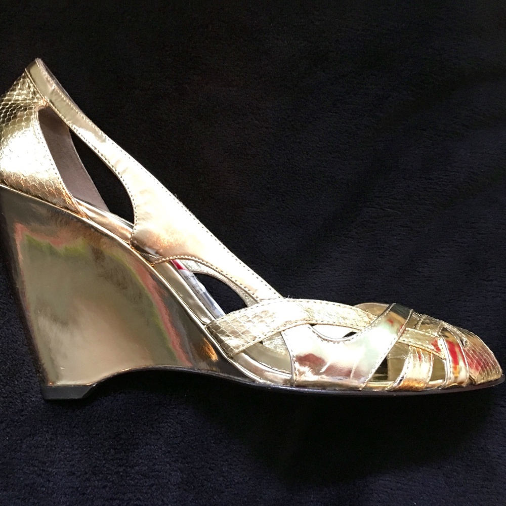 Sexy!! Beautiful Gold / Dress Shoes - Via Spiga NWT Candice size 9  4 inch heel